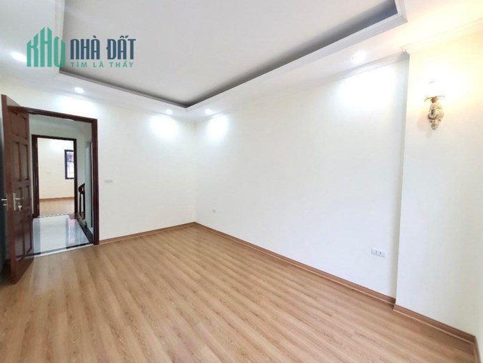 BÁN NHÀ ĐẸP ĐẦY ĐỦ CÔNG NĂNG SÁNG THOÁNG TRƯỚC SAU OTO ĐỖ CỦA 51 M PHỐ THỊNH LIỆT , HOÀNG MAI CHỈ