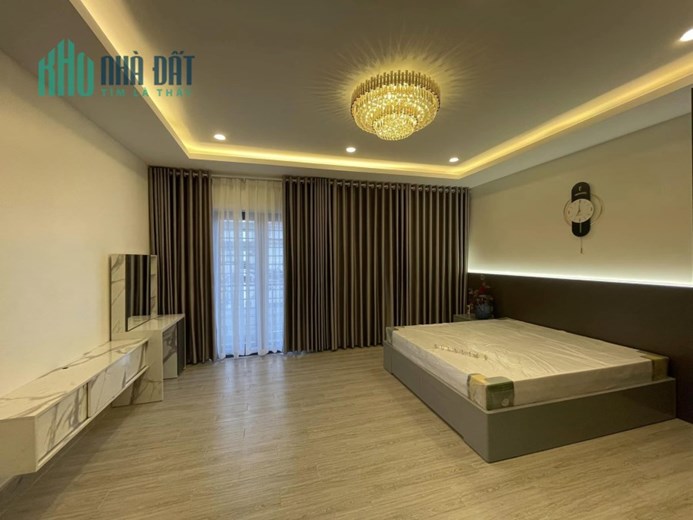 nhà đường số 100m2, 5 tầng, gần Nguyễn Thị Thập, 14.x tỷ