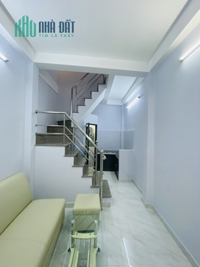 Bán Nhà Sư Vạn Hạnh Quận 10 Nhà 15 m2 3 tầng BTCT Giá 2,85 tỷ .