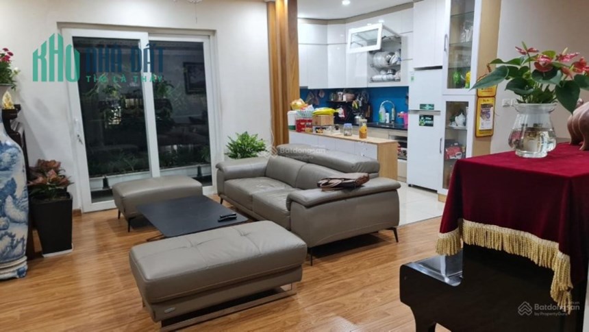 Bán chung cư 90m2, 3pn, tòa 137 Nguyễn Ngọc Vũ, gần Láng Hạ. Giá 3.15 tỷ