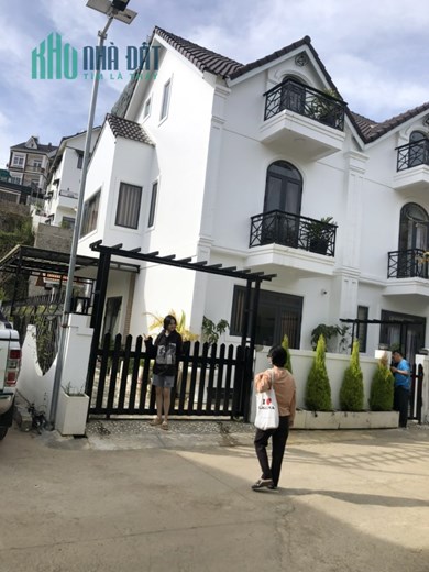 Bán biệt thự 2 mặt hẻm tại Hẻm 1228, Vạn Thành 3, làng hoa Vạn Thành, Phường 5, Đà Lạt