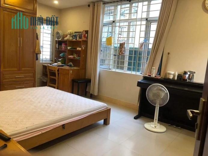 Bán nhà nguyên căn, phố Tây Sơn, Đống Đa. DT50m*5 tầng, ngõ thông, ô tô, kinh doanh.
