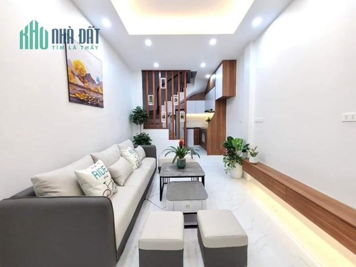 BÁN NHÀ PHỐ NGUYỄN NGỌC VŨ QUẬN CẦU GIẤY CHỈ 50M RA Ô TÔ 5 TẦNG 3 PHÒNG NGỦ DT: 33M2 MT: 3.5M GIÁ: