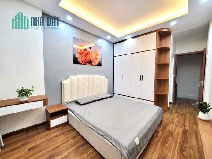 BÁN NHÀ PHỐ NGUYỄN NGỌC VŨ QUẬN CẦU GIẤY CHỈ 50M RA Ô TÔ 5 TẦNG 3 PHÒNG NGỦ DT: 33M2 MT: 3.5M GIÁ: