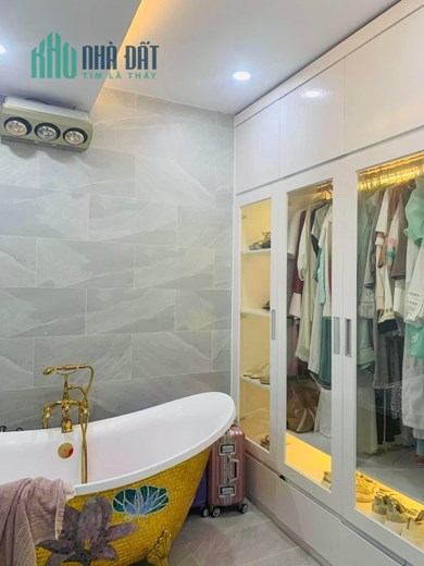 Chính chủ cần bán nhanh nhà lô góc mặt hồ Linh Đàm 140m2- mt 4.3m- giá siêu rẻ 33.5 tỷ.0968796366