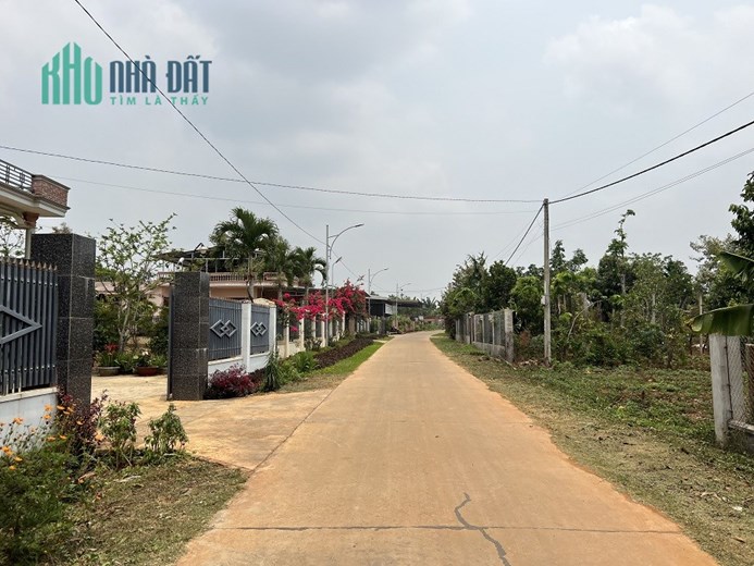 CHÍNH CHỦ KẸT TIỀN BÁN NHANH LÔ ĐẤT RỘNG VỊ TRÍ ĐẸP NGAY TRUNG TÂM TT. EAKAR