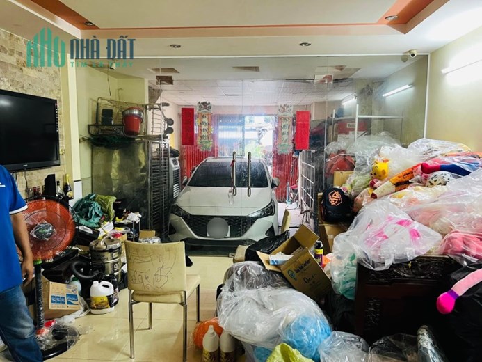 Bán nhà mặt tiền Cao Đạt ngay Trần Bình Trọng, Quận 5, DT: 4.75x20m, 2 T- 3PN, 13 tỷ.