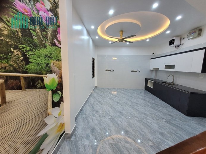 Bán nhà phố Khúc Thừa Dụ diện tích 52m x 4 tầng mới độc lập GIÁ 3.6 tỉ ô.tô tận cửa