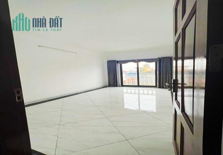 Bán nhà phố Mai Phúc, quận Long Biên, đẹp thoáng sáng, sát vinhome, 32m2x 5 tầng,  2 tỷ 6