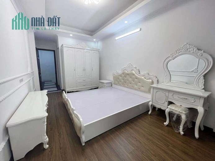 Bán nhà phố Mai Phúc, quận Long Biên, đẹp thoáng sáng, sát vinhome, 32m2x 5 tầng,  2 tỷ 6