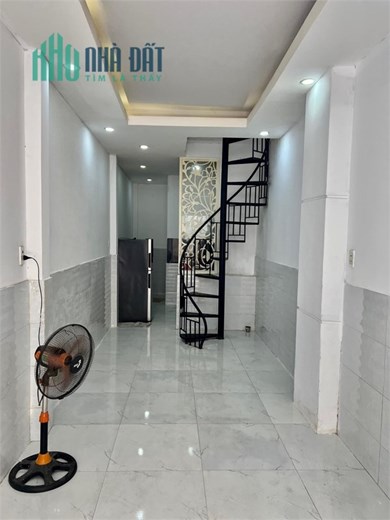 QUẬN 10 XE HƠI ĐỖ CỔNG CÁCH MẶT TIỀN 2 CĂN HẺM THÔNG VỪA Ở VỪA