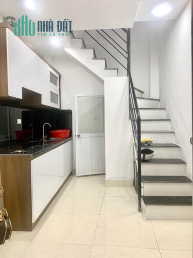 Cho thuê nhà riêng 10m2* 4 tầng tại  ngõ 269 Lạc Long Quân , Hà Nội.