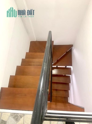 Cho thuê nhà riêng 10m2* 4 tầng tại  ngõ 269 Lạc Long Quân , Hà Nội.