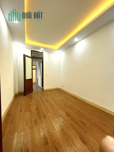 Hiếm! Bán nhà Chùa Láng,Đống Đa 40m2 x5Tầng,Ôtô cách nhà 5m, ngõ thông, giá 5.25 tỷ