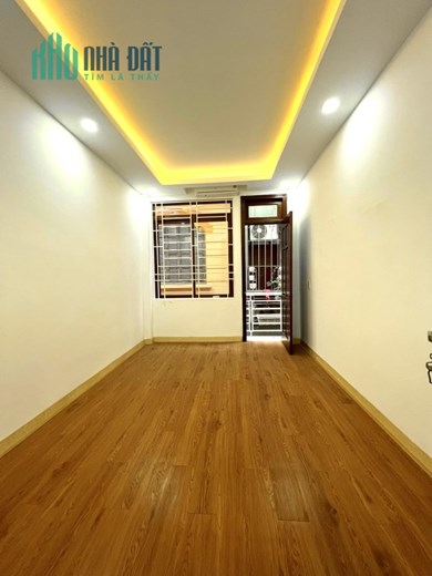 Hiếm! Bán nhà Chùa Láng,Đống Đa 40m2 x5Tầng,Ôtô cách nhà 5m, ngõ thông, giá 5.25 tỷ