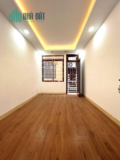 Hiếm! Bán nhà Chùa Láng,Đống Đa 40m2 x5Tầng,Ôtô cách nhà 5m, ngõ thông, giá 5.25 tỷ