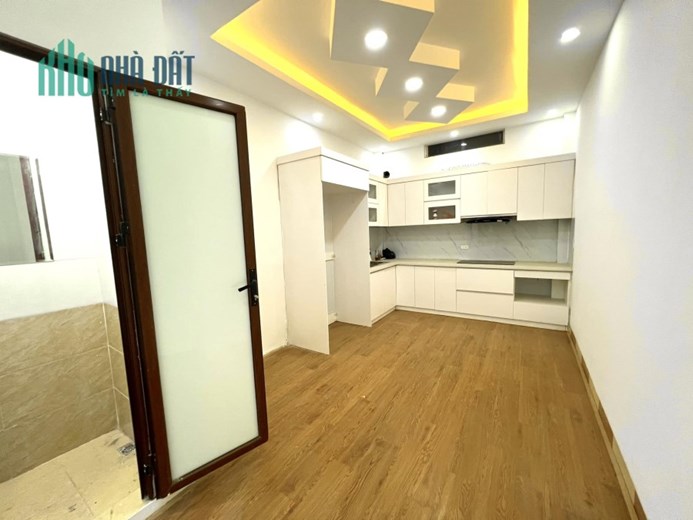Hiếm! Bán nhà Chùa Láng,Đống Đa 40m2 x5Tầng,Ôtô cách nhà 5m, ngõ thông, giá 5.25 tỷ