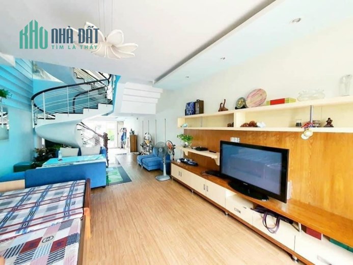 Bán nhà Đẹp Mặt Tiền Thạnh Mỹ Lợi, Quận 2 có gara, sân vườn rộng rãi