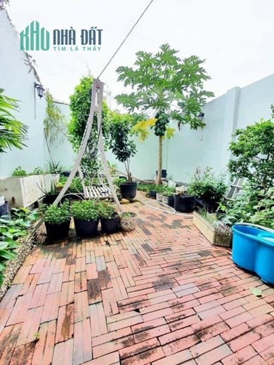 Bán nhà Đẹp Mặt Tiền Thạnh Mỹ Lợi, Quận 2 có gara, sân vườn rộng rãi