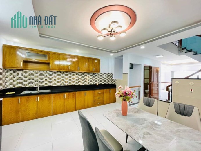 Siêu phẩm Phạm Văn Chiêu, HXH, 4.5x15m, 5 tầng, nội thất cao cấp chỉ 8.5 tỷ TL