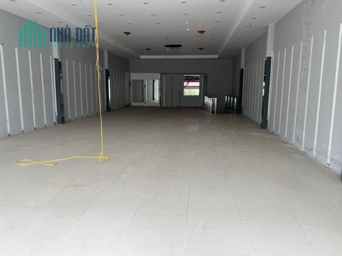 Cho Thuê nhà Mặt Phố Phạm Văn Đồng 62 C4 MT 8.5m 19tr/tháng.