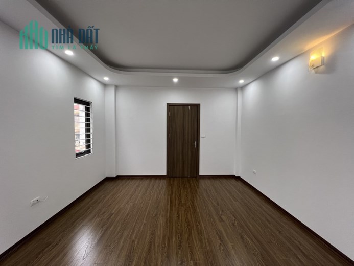 LÔ GÓC MẶT NGÕ Nguyễn Ngọc Vũ Trung Hòa 40m 5 tầng 4 ngủ ngõ thông gần Ô TÔ ở ngay 5.8  tỷ lh