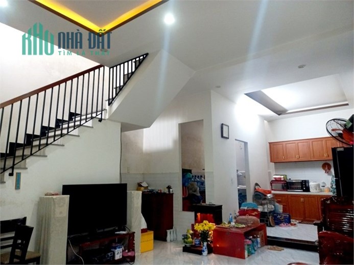 NHÀ ĐẸP 2T KIỂU BIỆT THỰ - SÁT SÔNG, NÚI GẦN BIỂN 300M- KIỆT Ô TÔ - CÓ GARA TRONG NHÀ - NGANG KHỦNG
