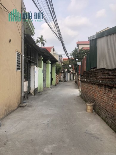Bán đất Thạch Bàn, diện tích 30 m2, mặt tiền 4 m, giá chỉ 1,5 tỷ.