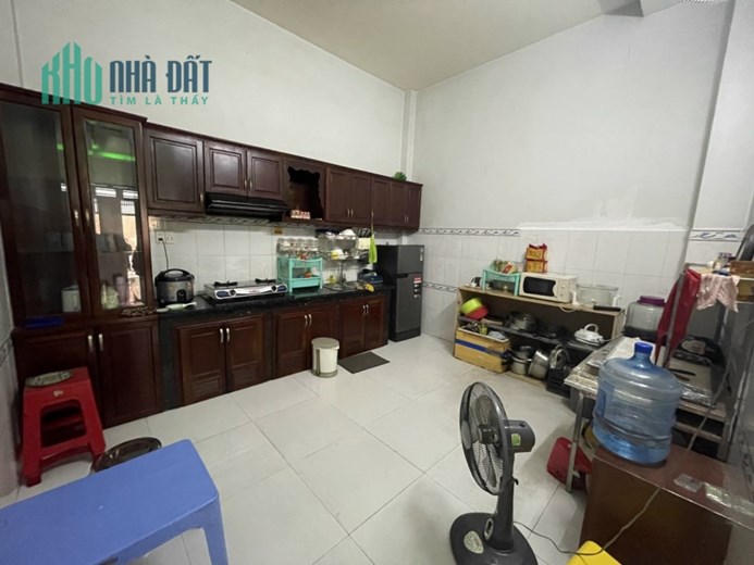 Nhà bán 1trệt 1lầu.  2 phòng ngủ