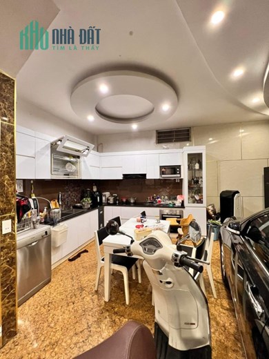 Nhà đẹp Phân Lô Dương Quảng Hàm, Cầu Giấy, Gara ô tô, 68m2, MT: 5,8m, An sinh đỉnh,