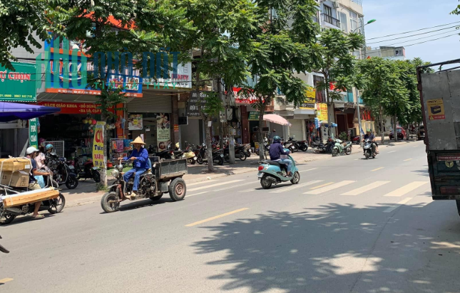 Bán nhà phố Dương Văn Bé - Q.Hai Bà Trưng - Mặt tiền rộng, Thang Máy, Gần Phố - Chỉ 1x tỷ .