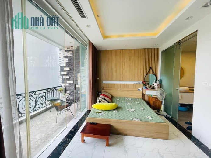 Bán nhà phố Dương Văn Bé - Q.Hai Bà Trưng - Mặt tiền rộng, Thang Máy, Gần Phố - Chỉ 1x tỷ .