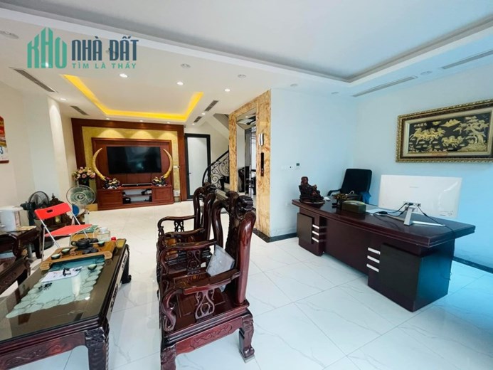 Bán nhà phố Dương Văn Bé - Q.Hai Bà Trưng - Mặt tiền rộng, Thang Máy, Gần Phố - Chỉ 1x tỷ .
