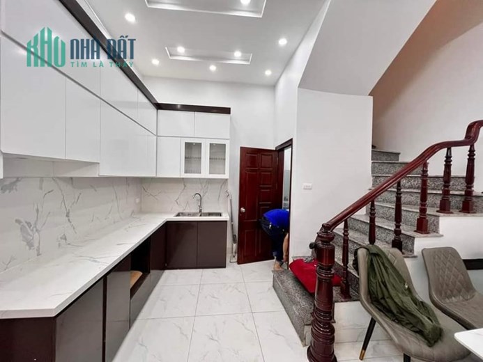Bán Nhà #TRÍCH_SÀI Ô TÔ ĐỖ CỬA. 7.5tỷ. 50m2. 4PN Cực Rộng. Cạnh Hồ Tây. Ban Công Từng Phòng