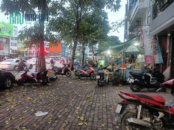 Nhà Tần Khát Chân