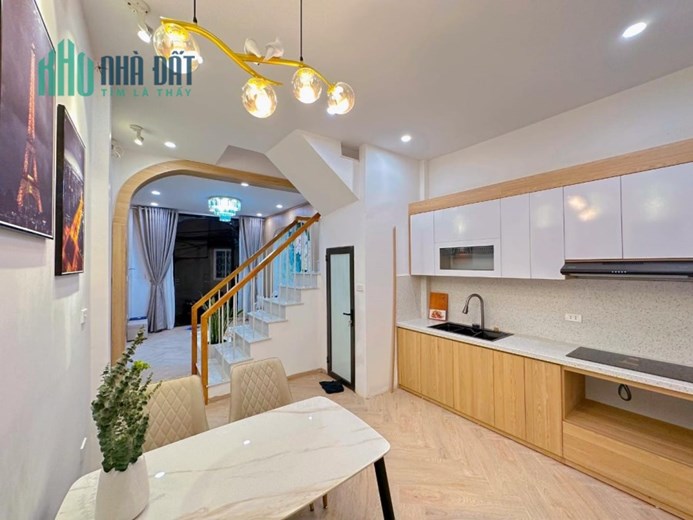 BÁN NHÀ ĐẸP QUẬN ĐỐNG ĐA - PHỐ XÃ ĐÀN - ĐÊ LA THÀNH - DT: 44M2 4 TẦNG 4 PHÒNG NGỦ MT: 3.8M GIÁ: 5.2