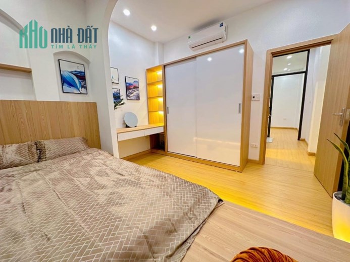 BÁN NHÀ ĐẸP QUẬN ĐỐNG ĐA - PHỐ XÃ ĐÀN - ĐÊ LA THÀNH - DT: 44M2 4 TẦNG 4 PHÒNG NGỦ MT: 3.8M GIÁ: 5.2