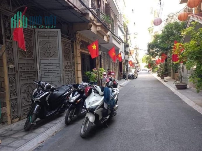 BÁN MẢNH ĐẤT QUẦN NGỰA LIỄU GIÂI. BA ĐÌNH. PHÂN LÔ. VỈA HÈ. 90M2. GIÁ 22,8 TỶ