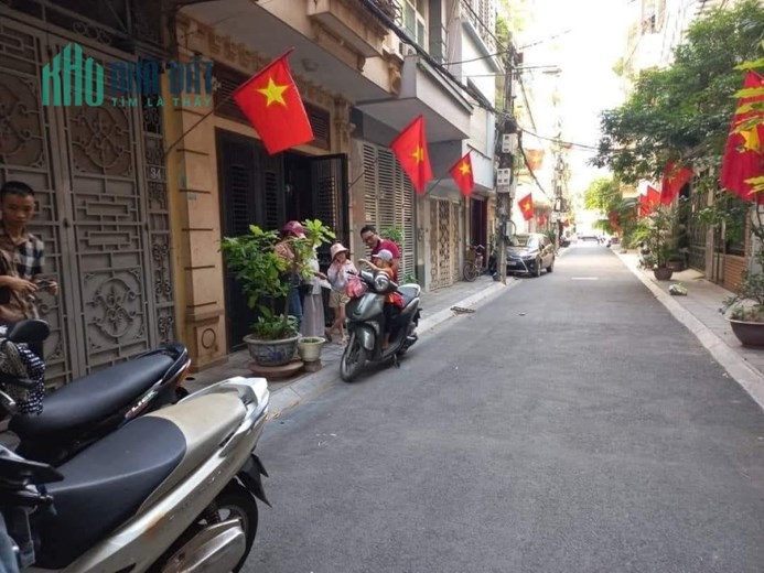 BÁN MẢNH ĐẤT QUẦN NGỰA LIỄU GIÂI. BA ĐÌNH. PHÂN LÔ. VỈA HÈ. 90M2. GIÁ 22,8 TỶ