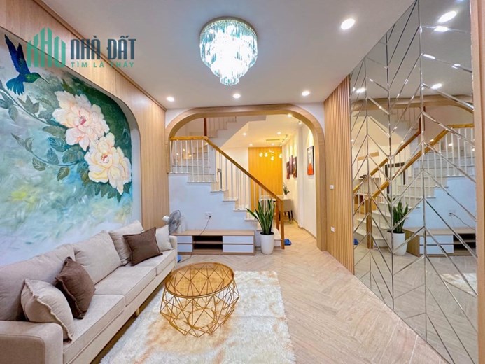 BÁN NHÀ NGÕ PHỐ ĐÊ LA THÀNH NHỎ ĐỐNG ĐA HN. NHÀ CỰC ĐẸP. GIÁ NHỈNH 100TR/M2