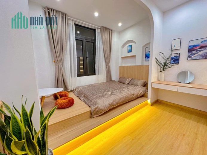 BÁN NHÀ NGÕ PHỐ ĐÊ LA THÀNH NHỎ ĐỐNG ĐA HN. NHÀ CỰC ĐẸP. GIÁ NHỈNH 100TR/M2