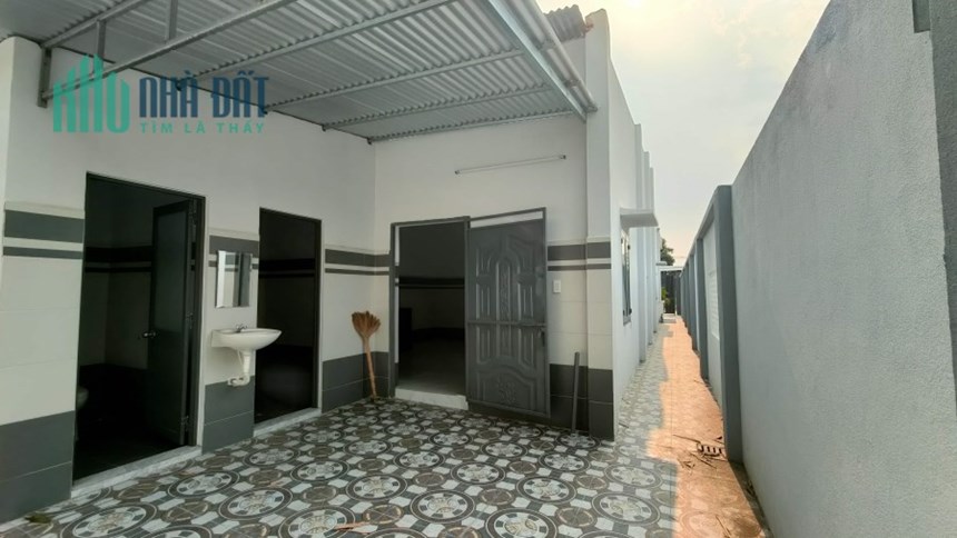 Nhà Cũ giá thấp Sát QL22B Mặt Tiền Lộ Nhựa