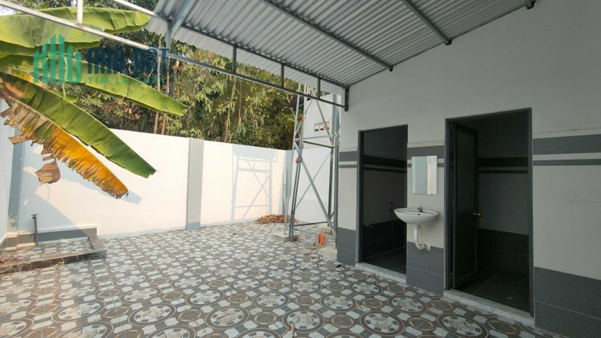 Nhà Cũ giá thấp Sát QL22B Mặt Tiền Lộ Nhựa