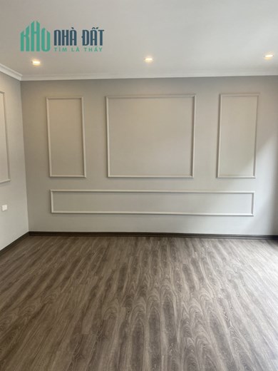 Bán nhà Văn Chương,Khâm Thiên dt 42 m2 x 5 t mới xây có sân cổng riêng giá 5 tỷ