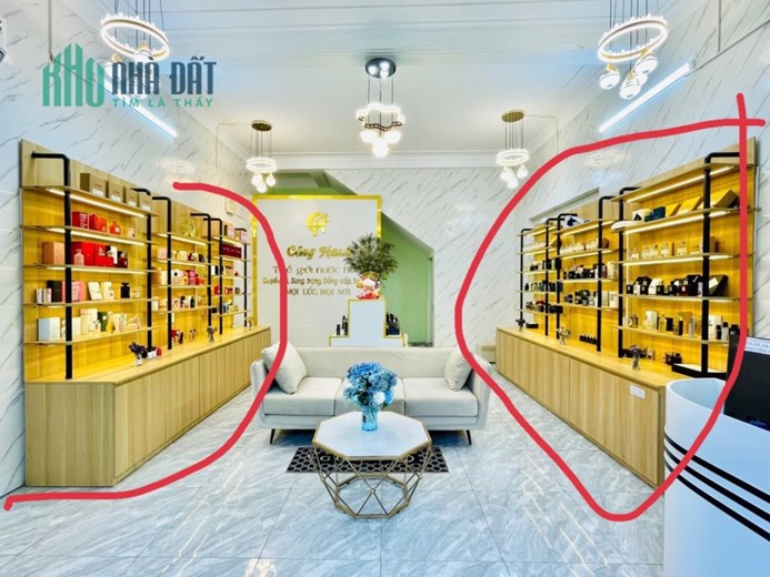 Cần bán 2 kệ trưng bày này hình thức mới 80%