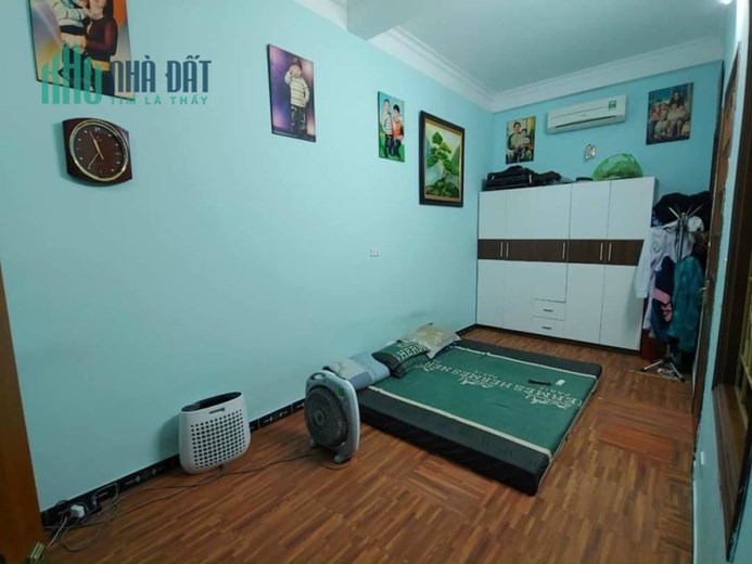 Cần bán nhanh nhà Nguyễn Ngọc Vũ, Cầu Giấy, 81m2 x 4 tầng, gần phố, ô tô vào nhà, kinh doanh,