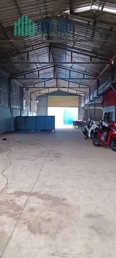 Cho thuê xưởng 1000m2 kèm nhà ở sau xưởng mặt tiền đường nhựa Nguyễn Hữu Trí , Long An