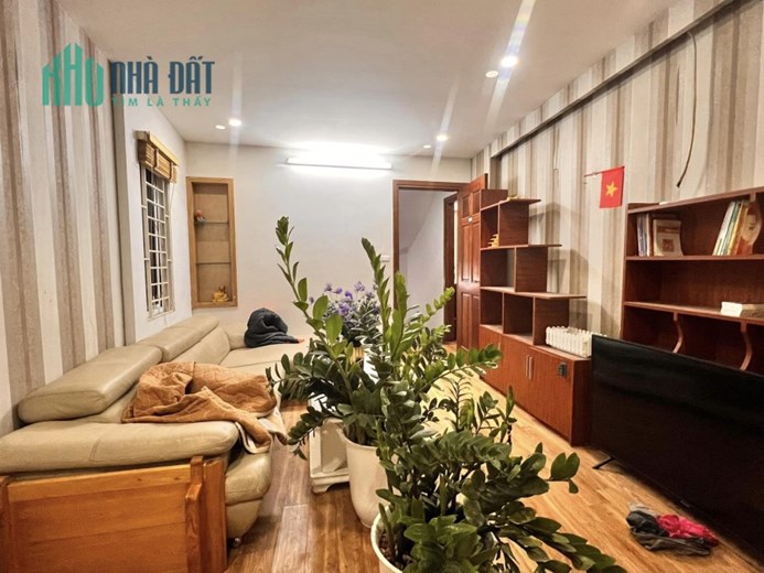 Bán nhà trung tâm Đống Đa kinh doanh sát bãi ô tô 42m*5tầng giá 5tỷ2