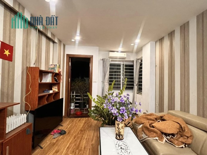 Bán nhà trung tâm Đống Đa kinh doanh sát bãi ô tô 42m*5tầng giá 5tỷ2