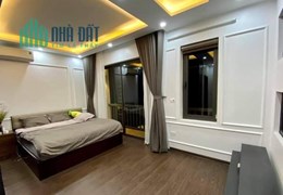 Đông Tác 5 tầng diện tích 45m2 giá bán 4.5 tỷ. Vị trí rất đẹp, LH 0702269986